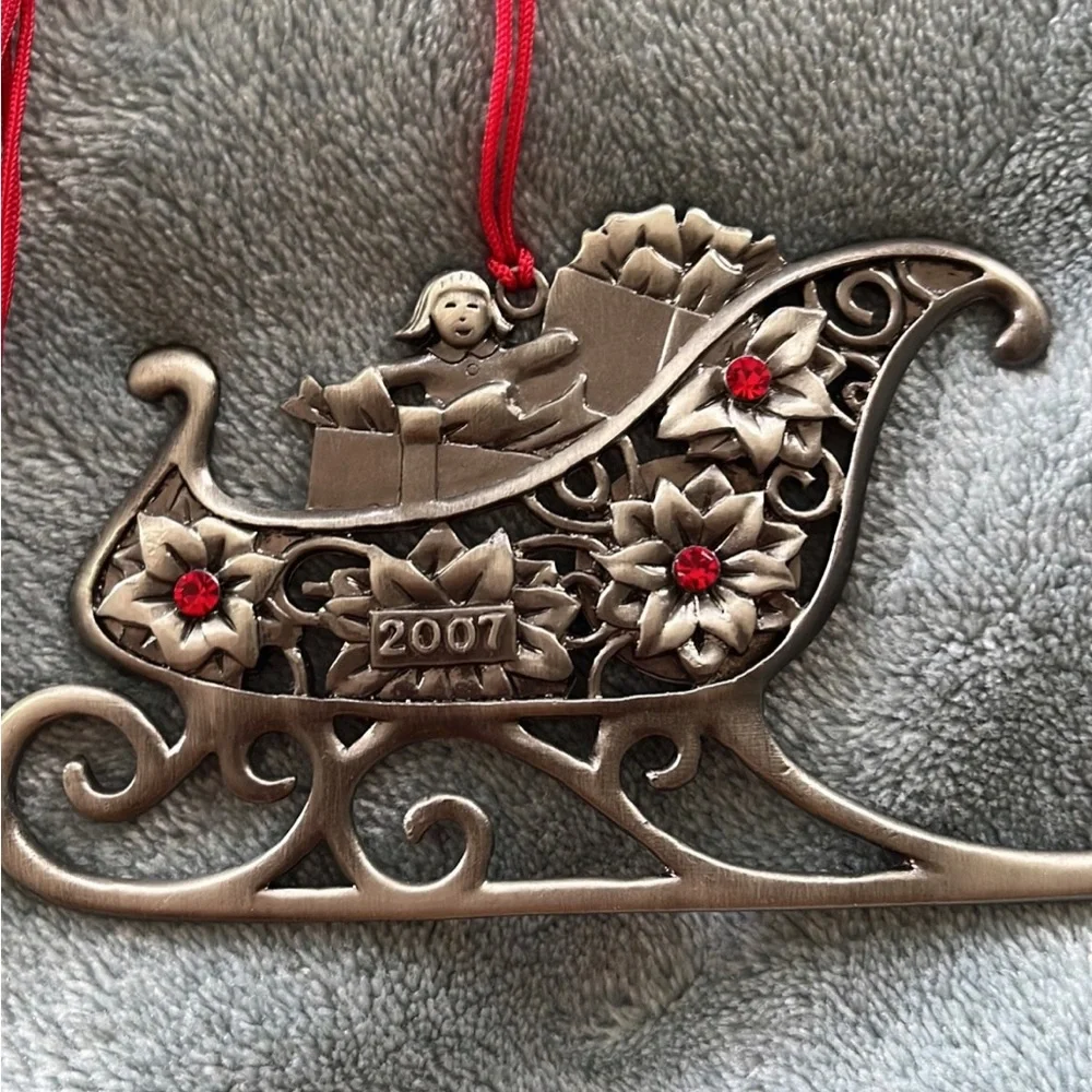 Avon 2007 Collectible Christmas Ornament